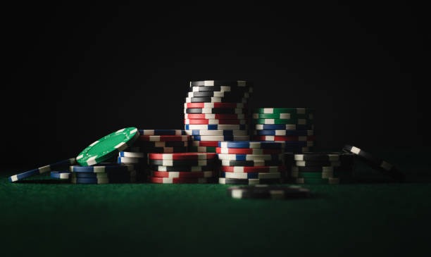 kinghorsetoto wap mobile app showing live casino tables and sportsbook interface